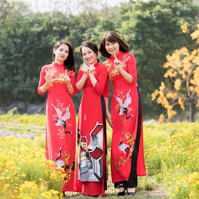 áo dài đỏ, áo dài màu đỏ, áo dài đỏ họa tiết