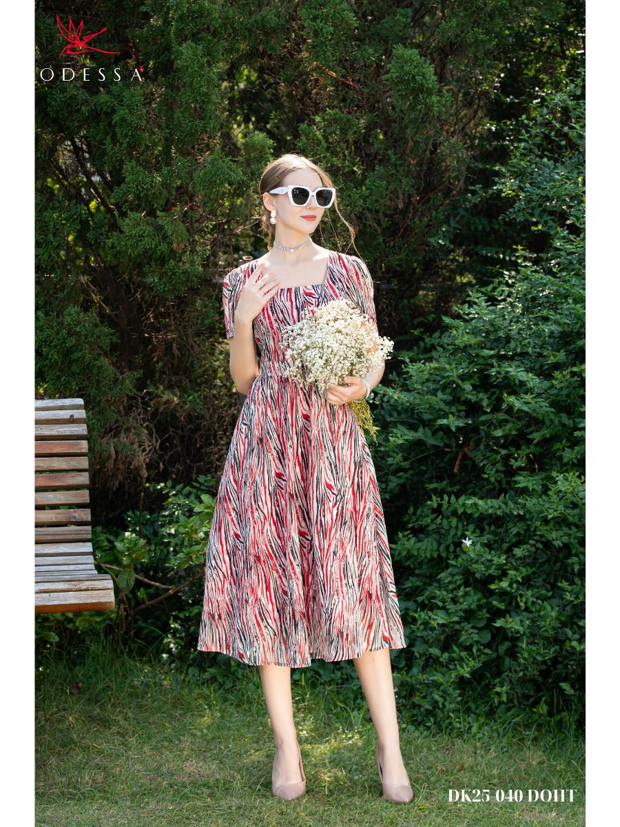 ĐẦM DÁNG DÀI CỔ VUÔNG DK25-040