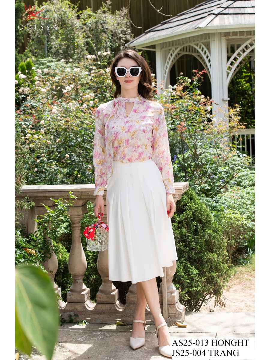 CHÂN VÁY XÒE DÁNG NGẮN PHỐI NÚT JS25-004