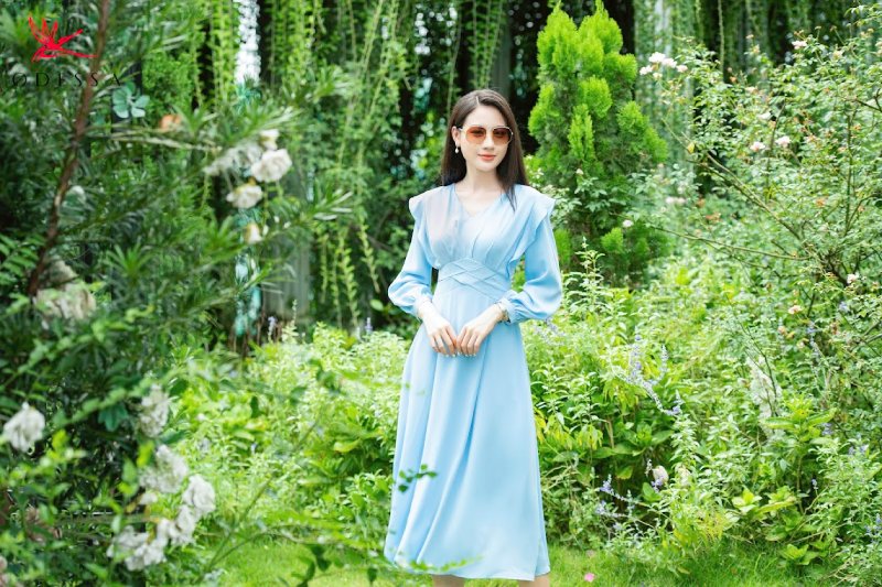 Chân váy liền áo dáng xòe nhẹ nhàng