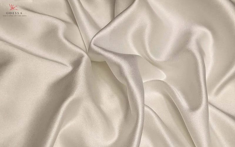 Vải Lụa – Chất liệu sang trọng, tinh tế cho vest nữ