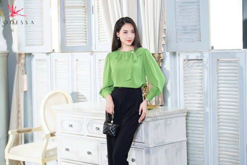 Quần Âu ống côn cùng áo cổ bèo