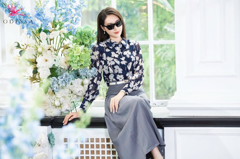 Phối váy chữ A dài với áo sơ mi