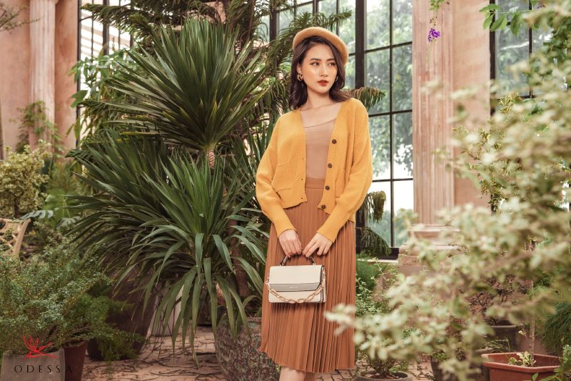 Phối váy chữ A với áo Cardigan