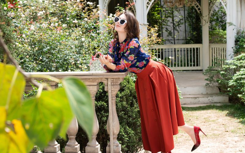 Áo sơ mi vintage + Chân váy midi