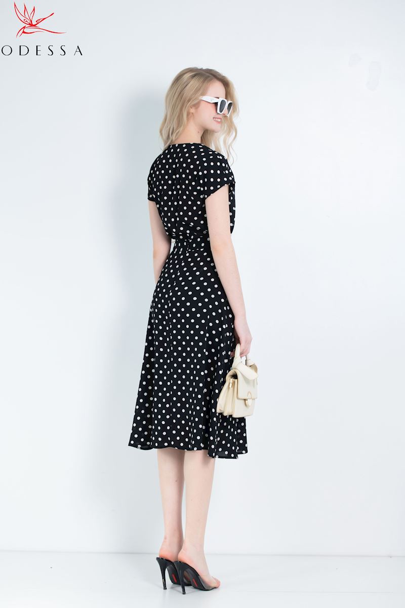 ÁO CHẤM BI CỔ V TRẺ TRUNG